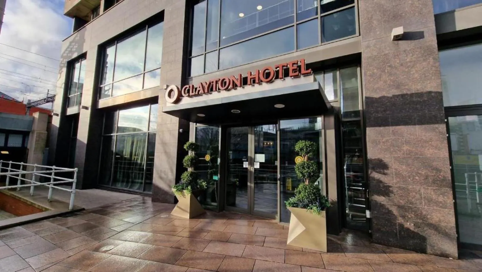 Clayton Hotel Cardiff 4*,
